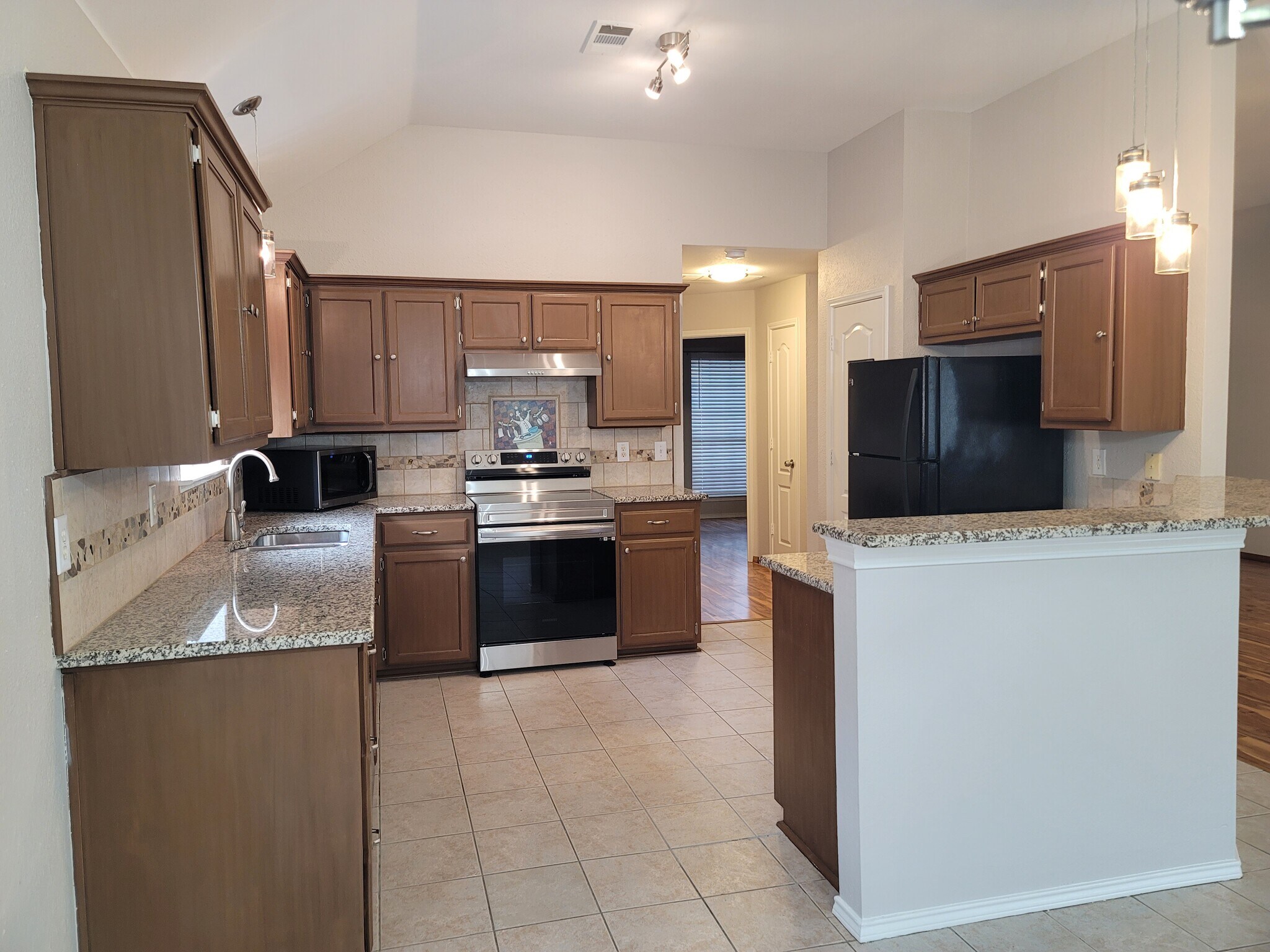Building Photo - 703 Flagstone Way
