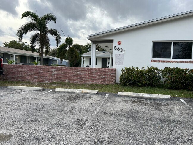 Building Photo - 5831 NE 18th Ave