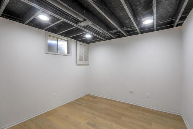 Building Photo - 902 Kingston Ct