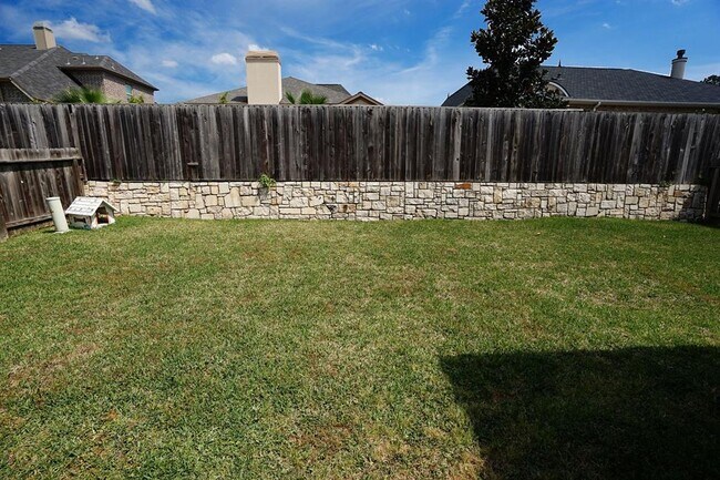 Building Photo - 1067 Cedar Lake Ct