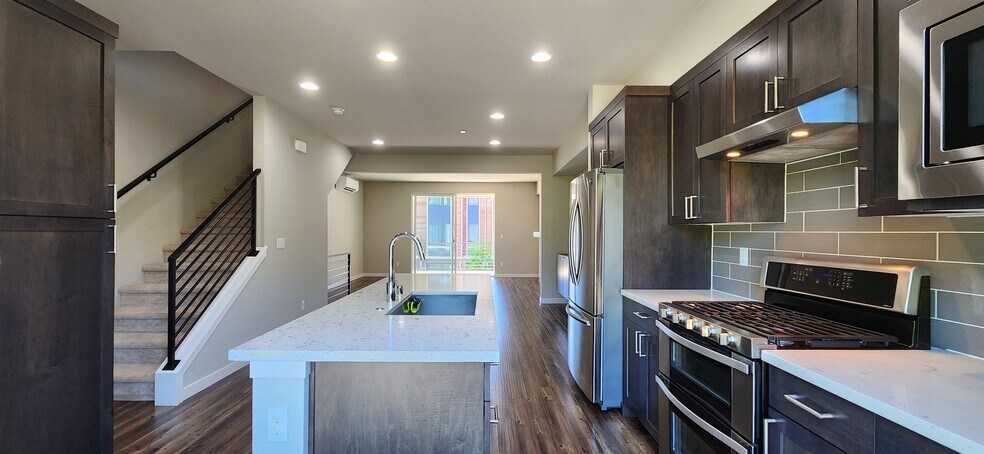Building Photo - 16021 Manor Way