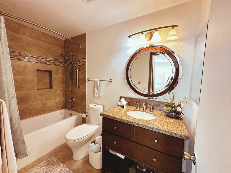 Building Photo - 4010 Layang Layang Cir