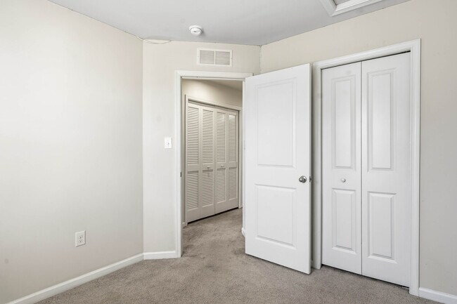 Building Photo - 28971 St Thomas Blvd