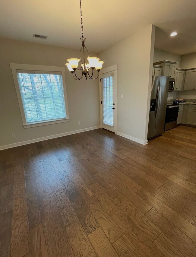 Building Photo - South Cherry Tree 509