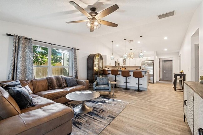 Building Photo - 292 Sunlit Cove Dr NE