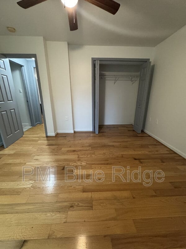 Building Photo - 922 1st Ave W