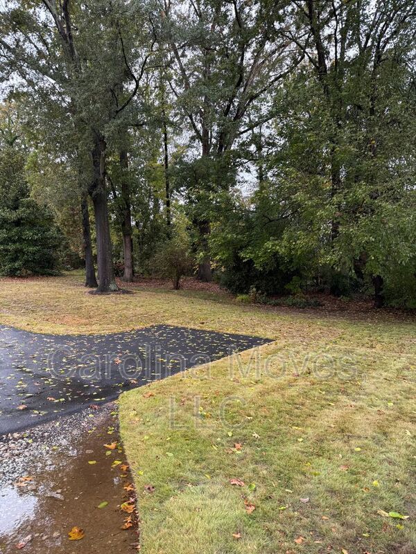 Building Photo - 708 W Lee Rd