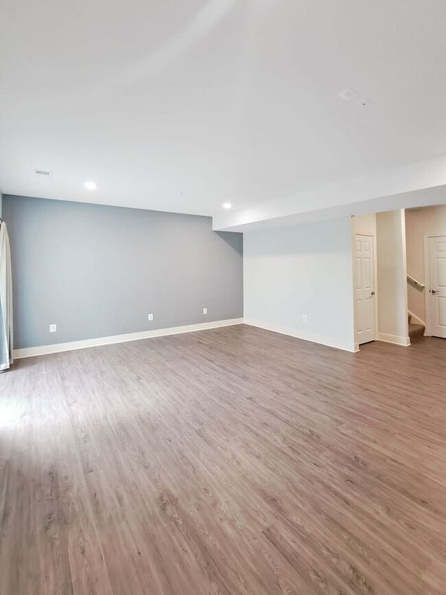 Building Photo - Amazing 3 Level Corner Lot Home in Waldorf...