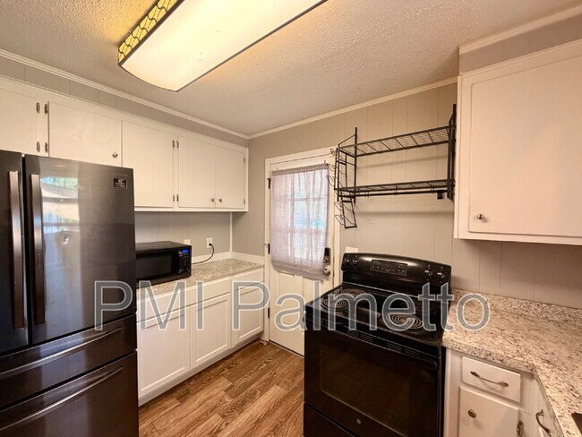 Building Photo - 1727 Sandra Dr