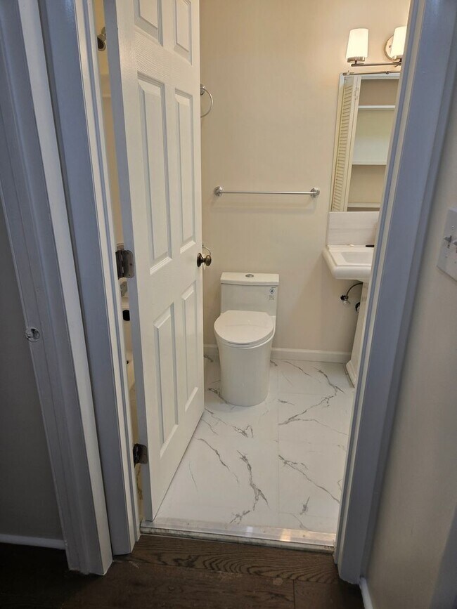 Building Photo - Charming 2BR Condo in Bethel