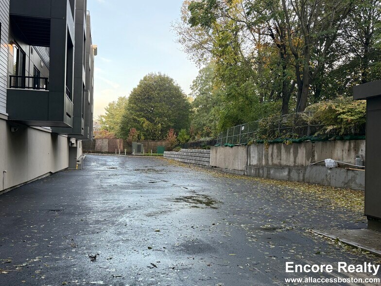 Building Photo - 199 Gardner St