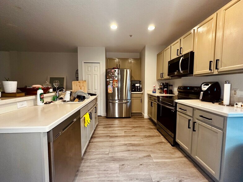 Kitchen - 416 Blue Bayou Ln