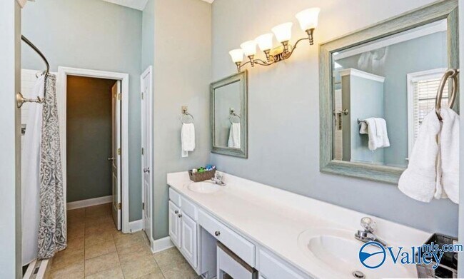 Building Photo - 129 Cannes Dr