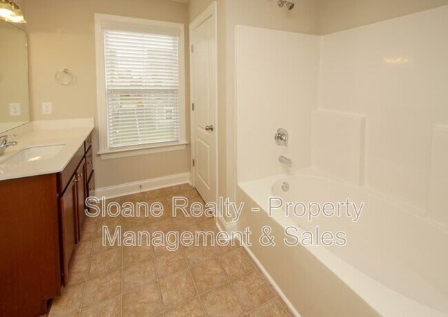 Building Photo - 4133 Rigsby Ln