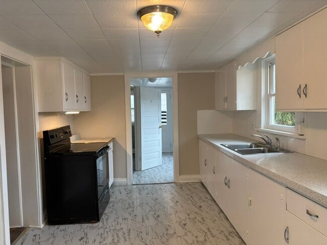 Building Photo - Charming House in the Borough