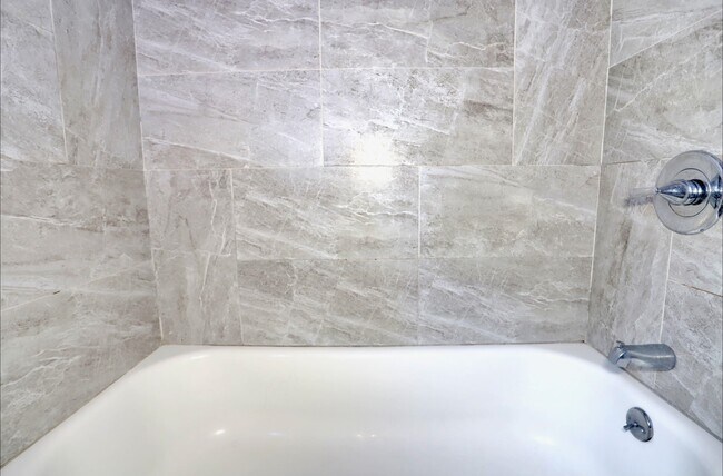 Building Photo - 17 Grant Ave