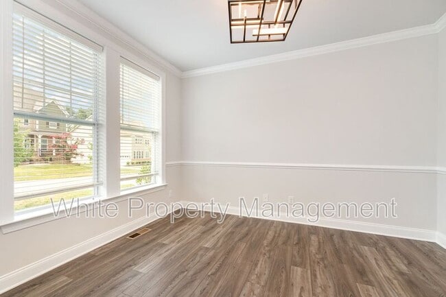 Building Photo - 209 Forsythia Ln