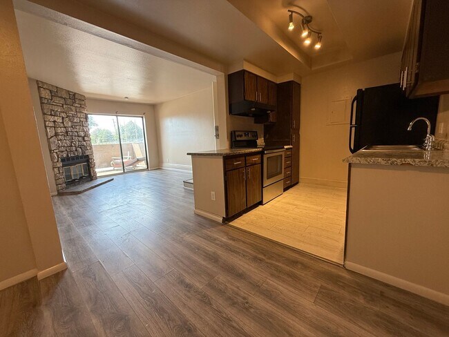Building Photo - Charming 2 Bedroom Apartment with Balcony ...
