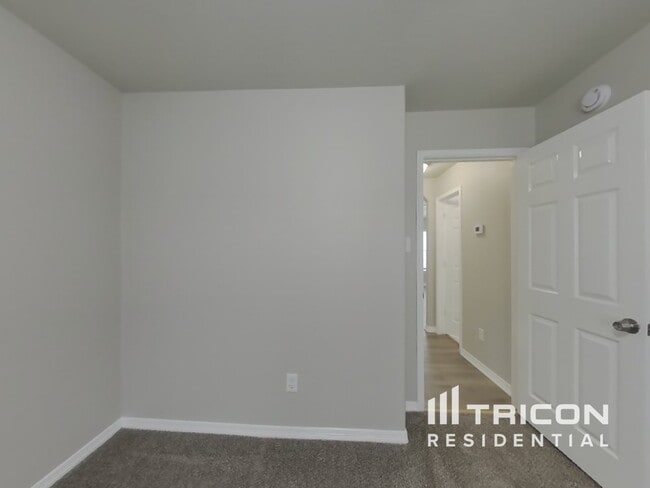 Building Photo - 318 Annatto Ln