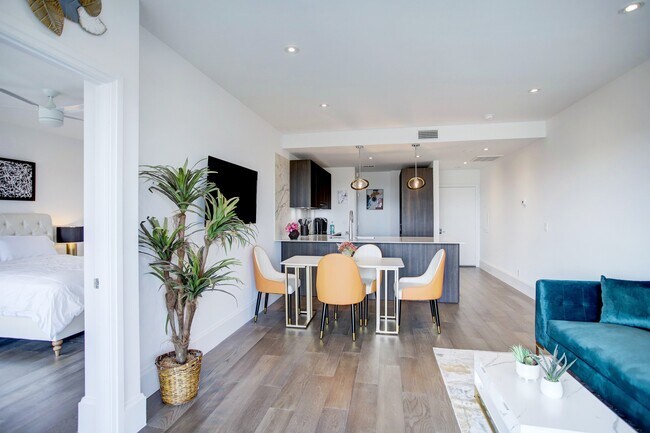 Building Photo - 1701 Hermann Dr