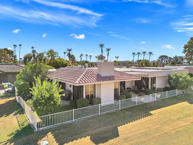 Building Photo - 10 Whittier Ct
