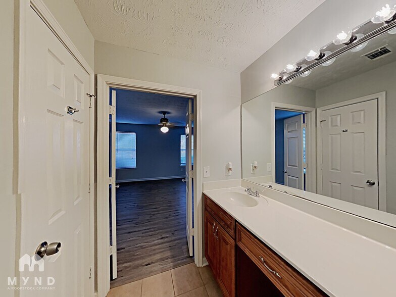 Building Photo - 4825 Hairston Pl