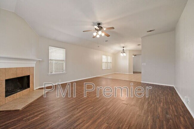 Building Photo - 8420 Silverbell Ln