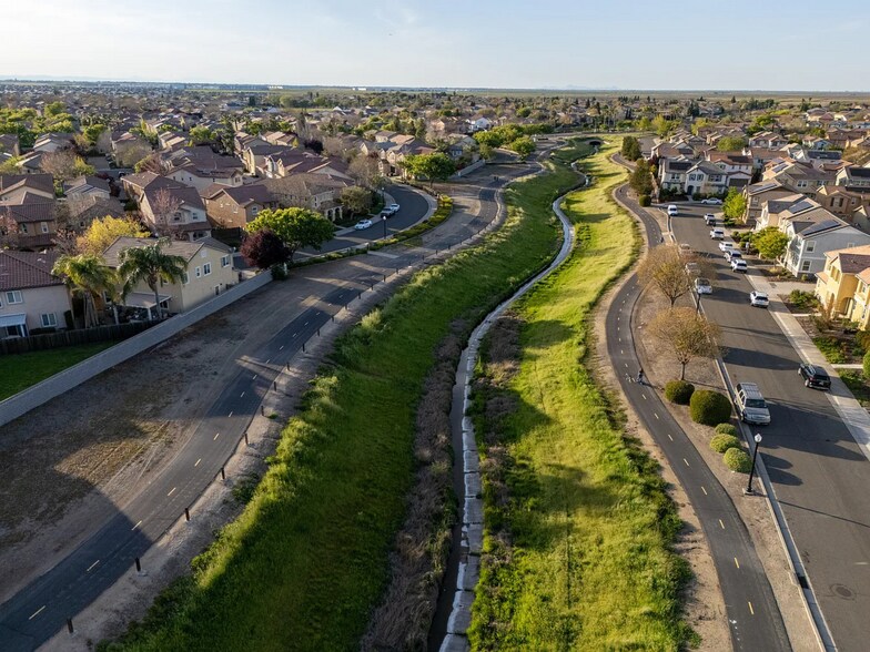 Building Photo - 2986 Portage Way