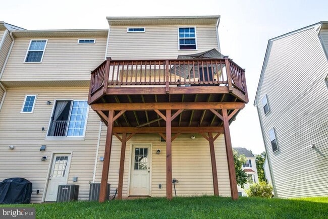 Building Photo - 818 Croggan Cres