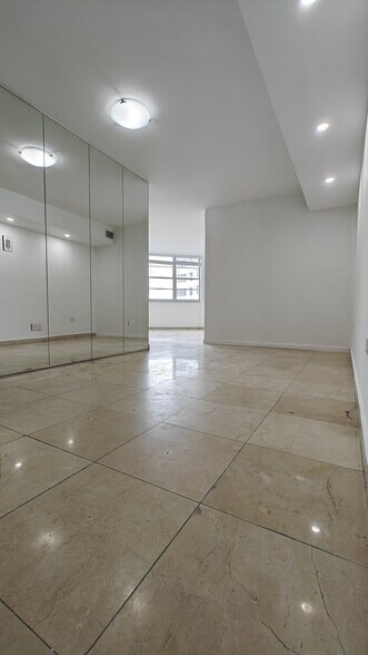 Building Photo - 825 Brickell Bay Dr