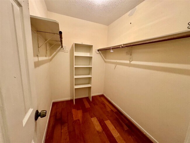 Building Photo - 2723 Packard Elm St