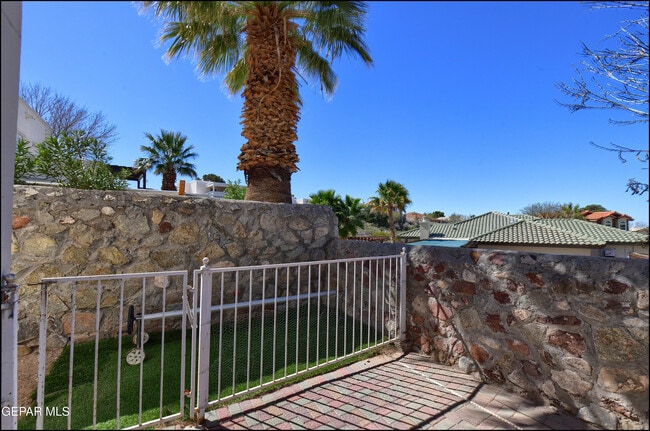 Building Photo - 6123 La Posta Dr