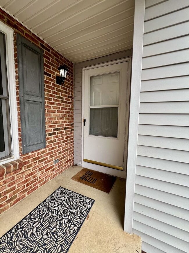 Building Photo - Townhome in a Great Community! 3bd/2.5ba