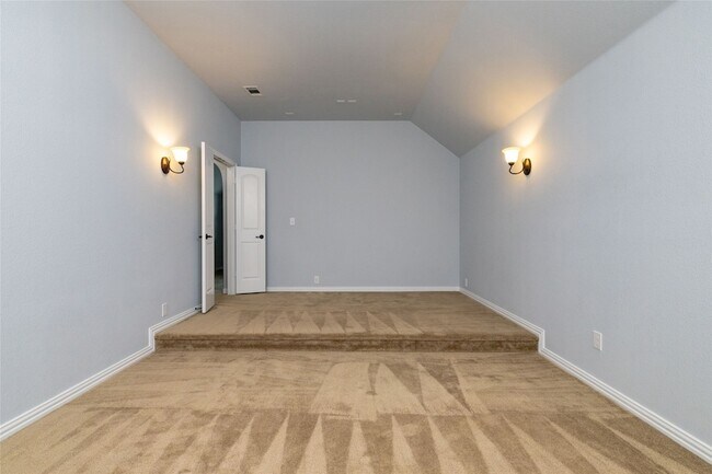 Building Photo - 305 Dorset Ct
