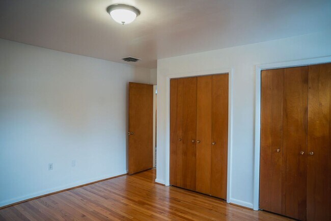 Building Photo - 814 N St Lucas St
