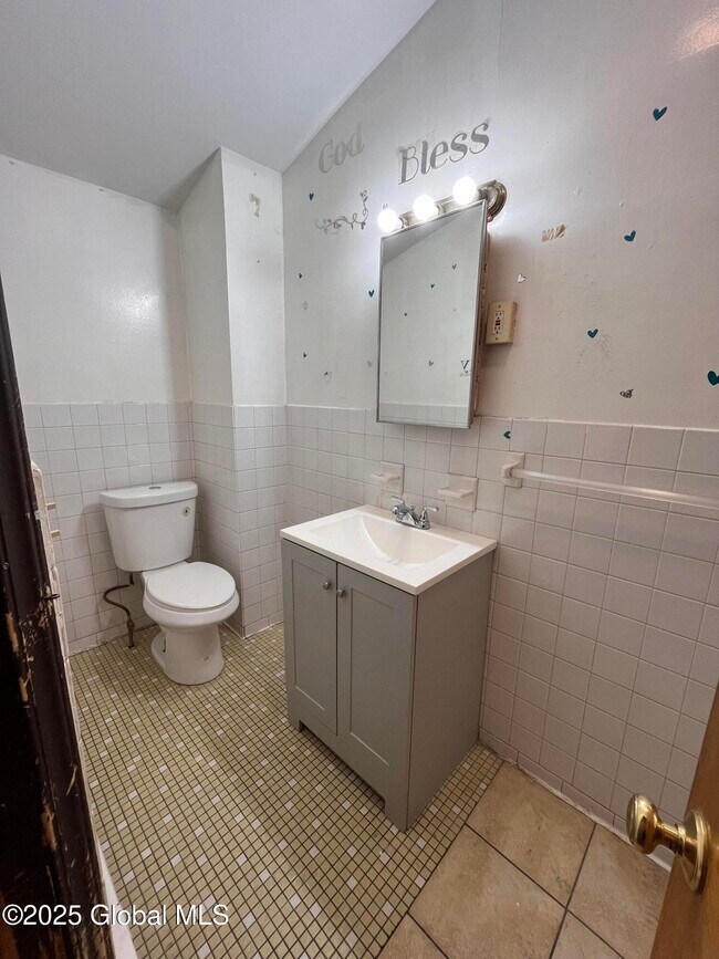 Building Photo - 71 Watervliet Ave