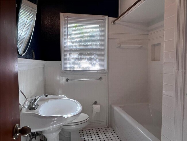 Building Photo - 12 S University Cir