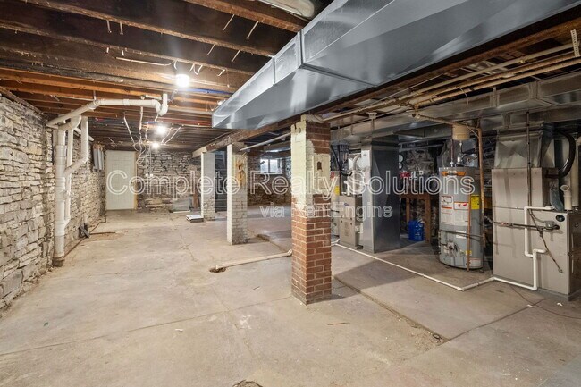 Building Photo - 2137 Russell Blvd