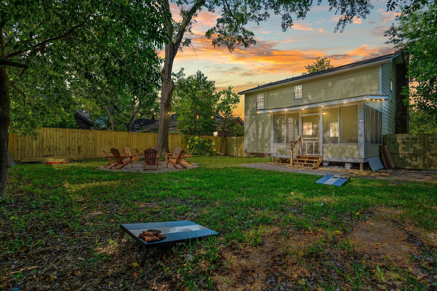 Building Photo - 1516 Maple St