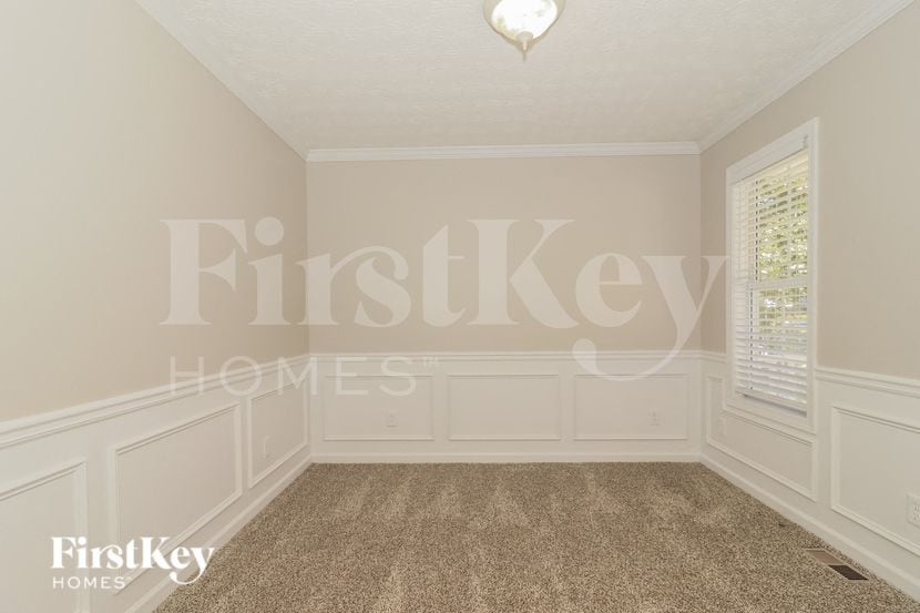 Building Photo - 459 Fernwood Cir