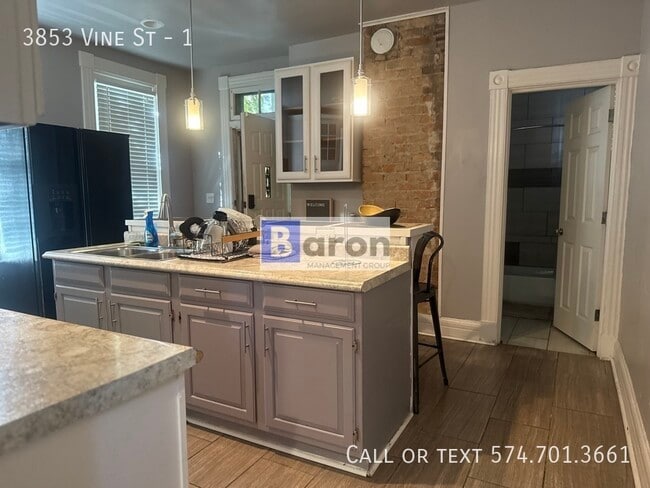 Building Photo - 3853 Vine St