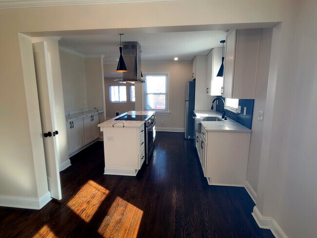 Building Photo - 5511 Lydia Ave