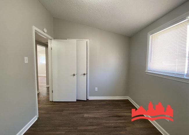 Building Photo - 4735 Chevron Rd