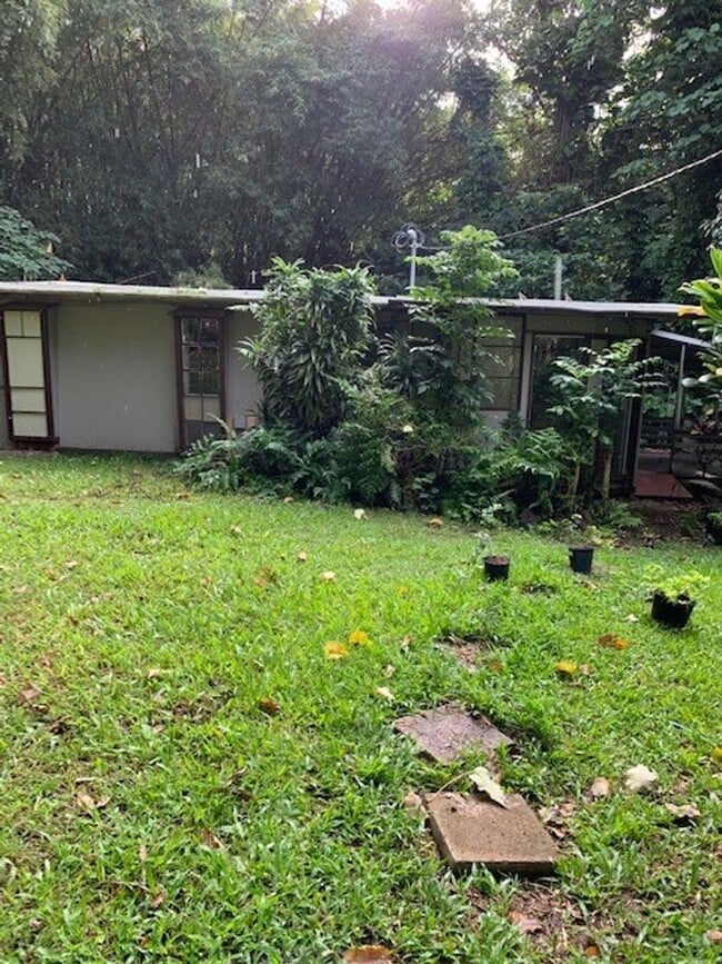 Building Photo - Manoa House - 3 bedroom, 1 bath - Avail now