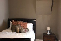 Queen Bedroom #1 - 1214 Speed St