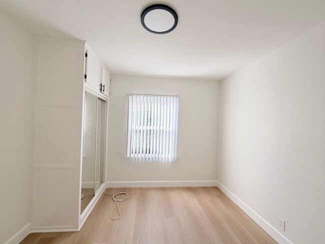 Building Photo - 3604 W 63rd St