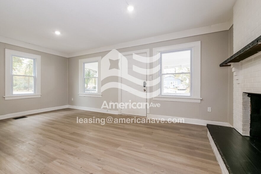 Building Photo - 13401 Parker Ave