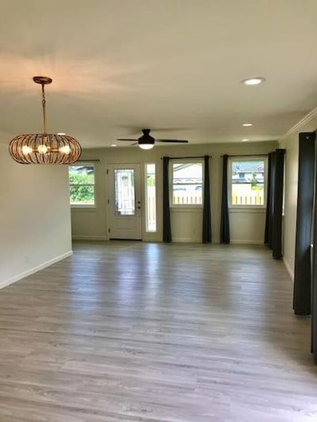 Building Photo - Beautiful 5/3.2 custom home in Kaneohe!