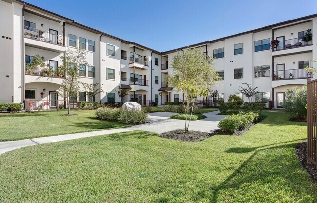 Building Photo - 15455 Canterbury Forest Dr