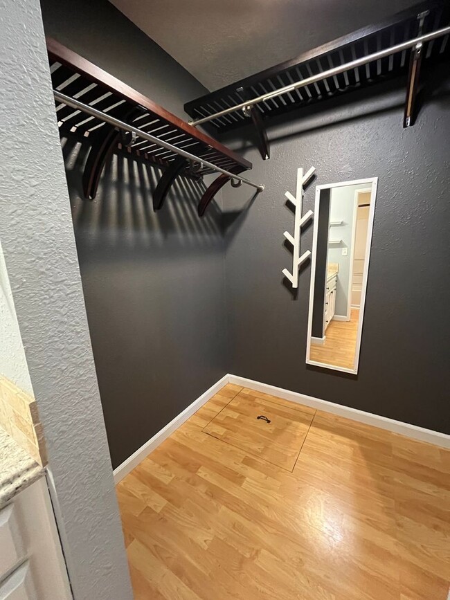 Building Photo - Single Level House available now!!!
